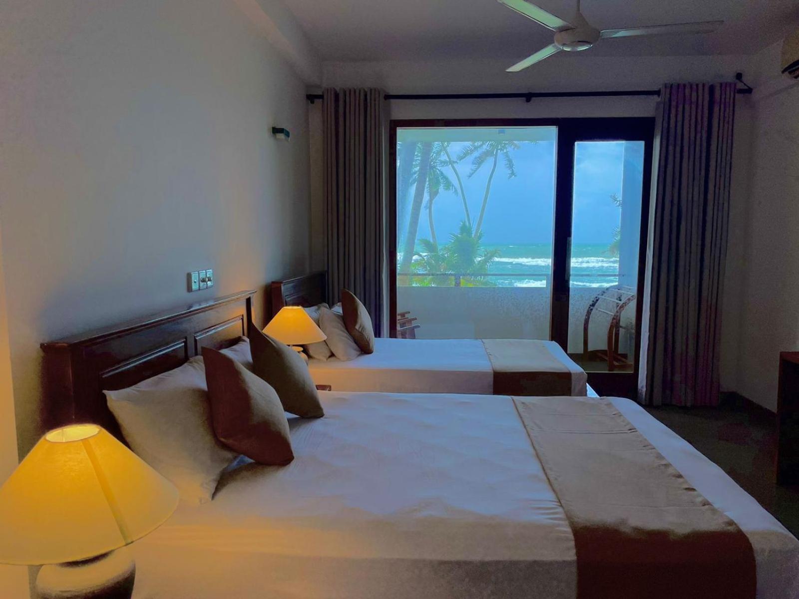 Tantalize Beach Хиккадува Экстерьер фото